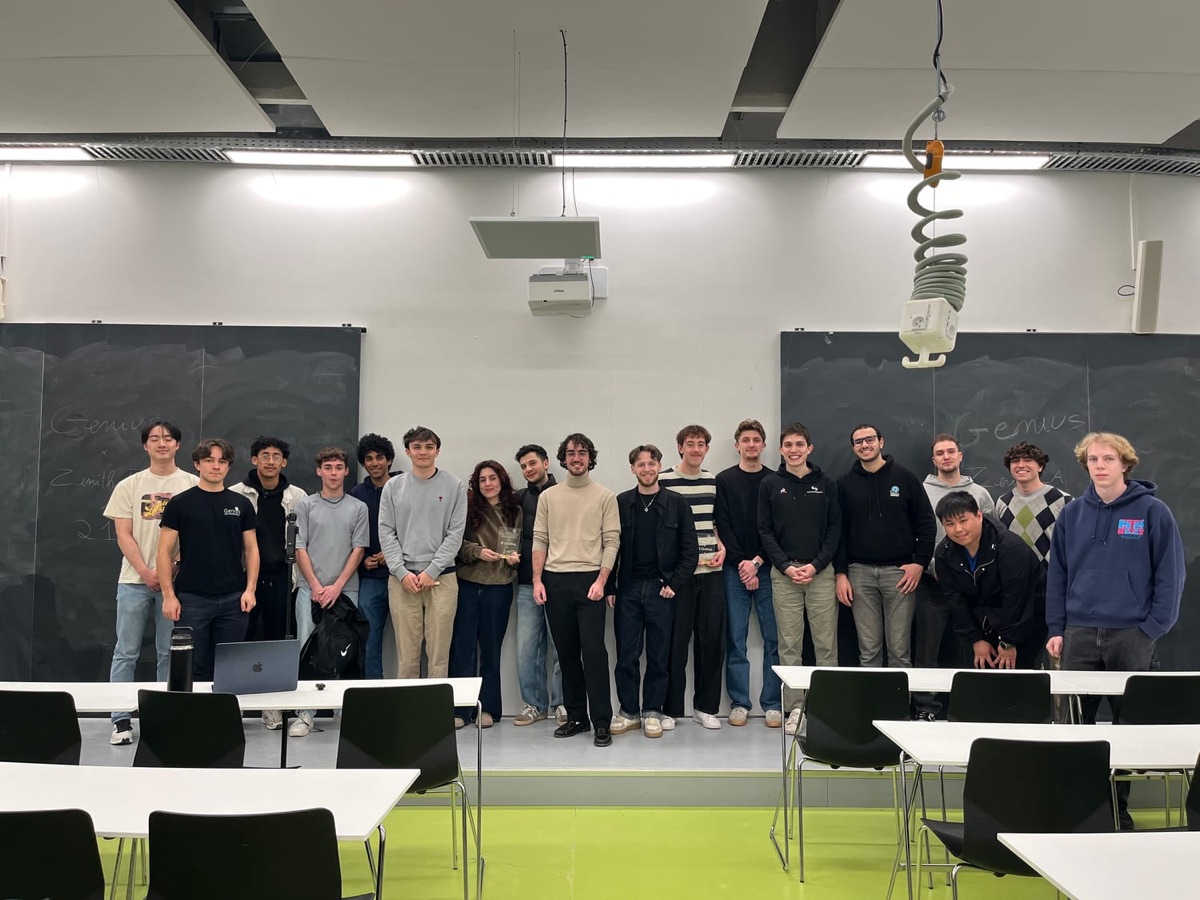 Group photo at the Genius × ZénithIA event