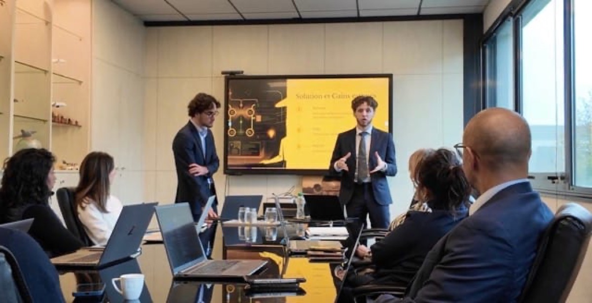 Clément Geynet and Enzo Donati presenting the solution and expected gains to a client's management